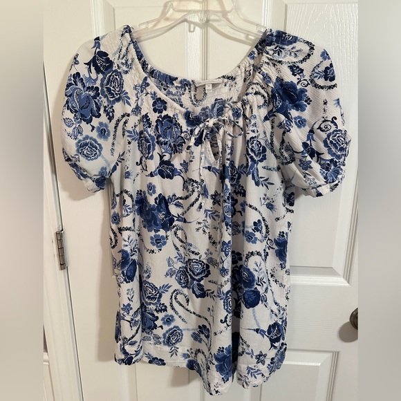 Woman’s 1x short sleeve shirt - Picture 2 of 3